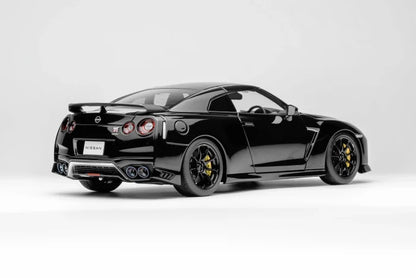 MOTORHELIX 1:18 Nissan GT-R (R35) Track Edition Engineered by NISMO T-Spec 2022 M83506/M83519