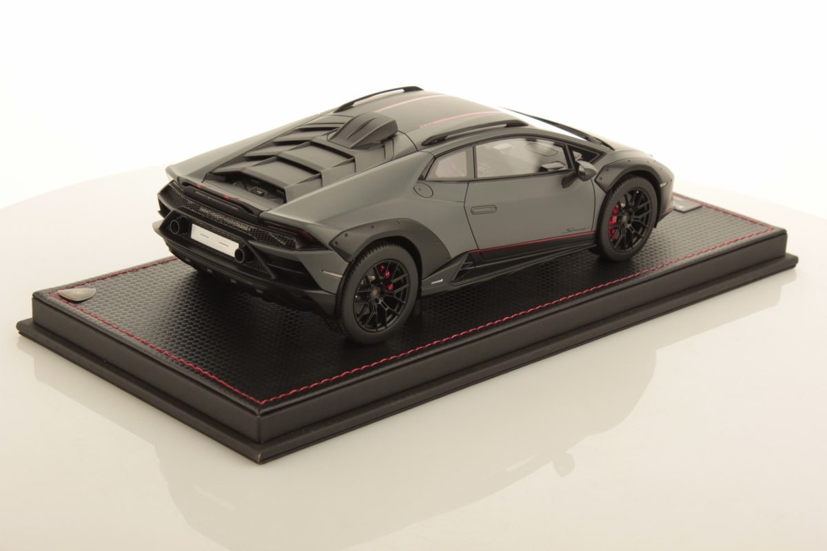 MR Collection 1:18 Lamborghini Huracan Sterrato (Grigio Vulcano)