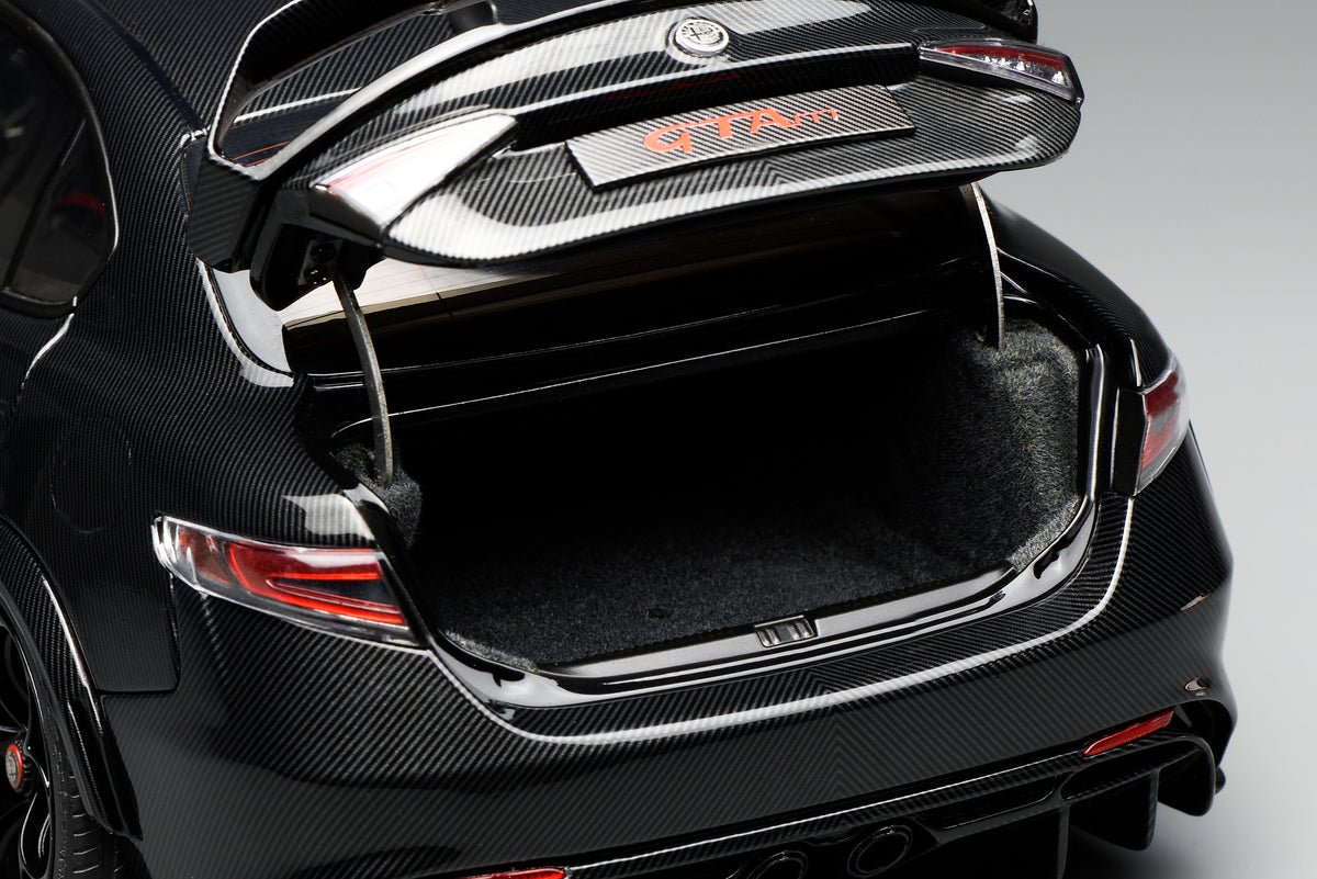 Motorhelix 1:18 Alfa Romeo Giulia GTAm Carbon Edition M89013