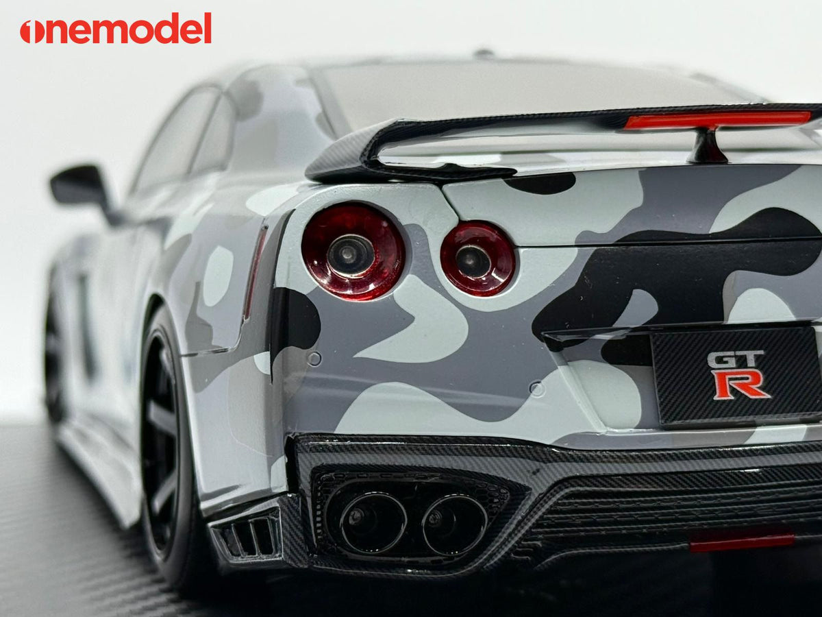 One Model 1:18 GTR R35 Custom Edition (5 Colours)
