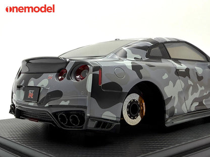 One Model 1:18 GTR R35 Custom Edition (5 Colours)