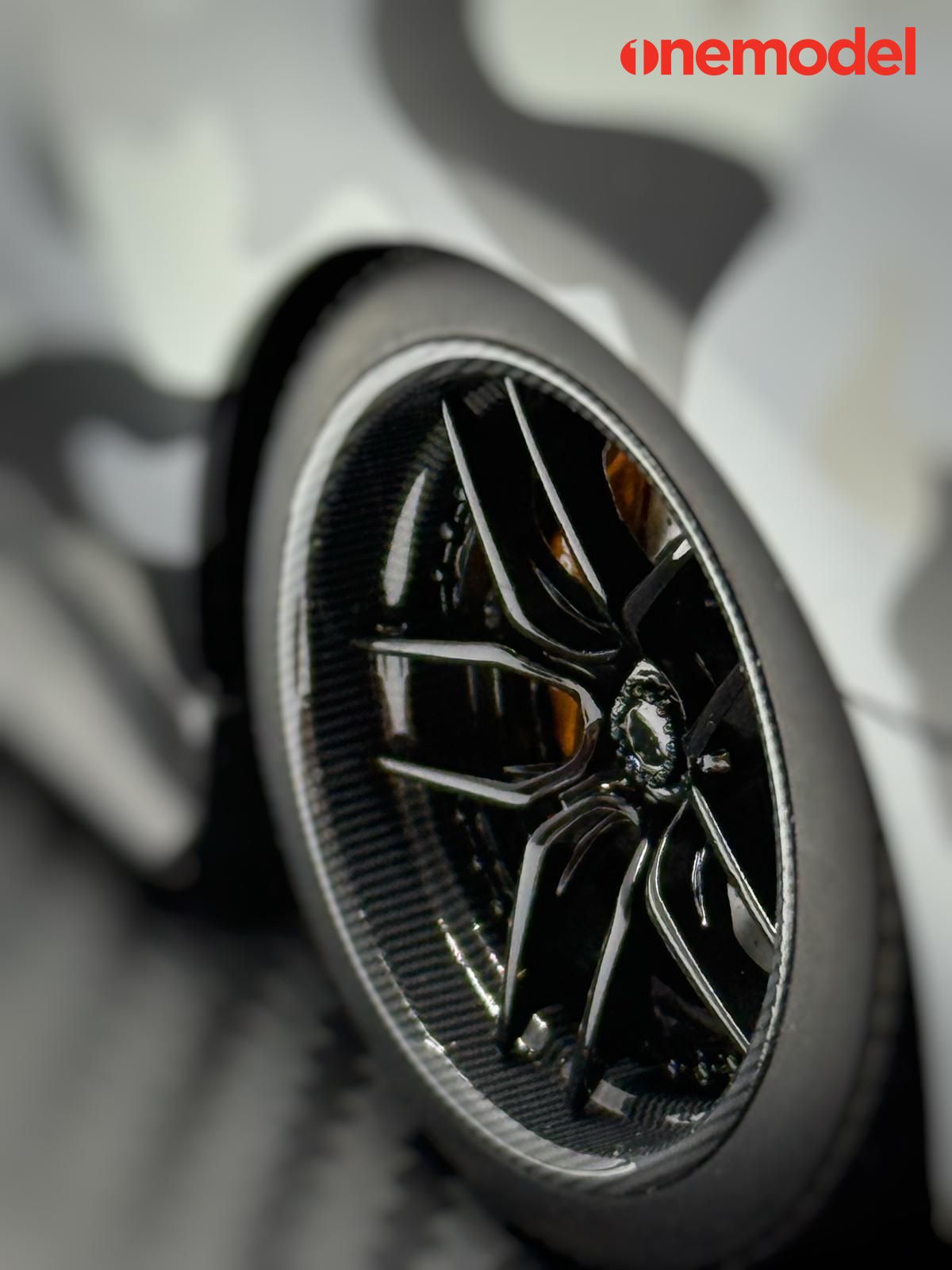 One Model 1:18 GTR R35 Custom Edition (5 Colours)