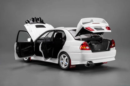 [Preorder] MOTORHELIX 1:18 Mitsubishi Lancer Evolution VI GSR Bonnet Rally Lamp Pod M84010