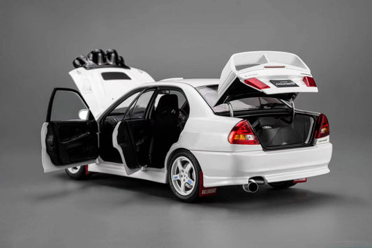 [Preorder] MOTORHELIX 1:18 Mitsubishi Lancer Evolution VI GSR Bonnet Rally Lamp Pod M84010