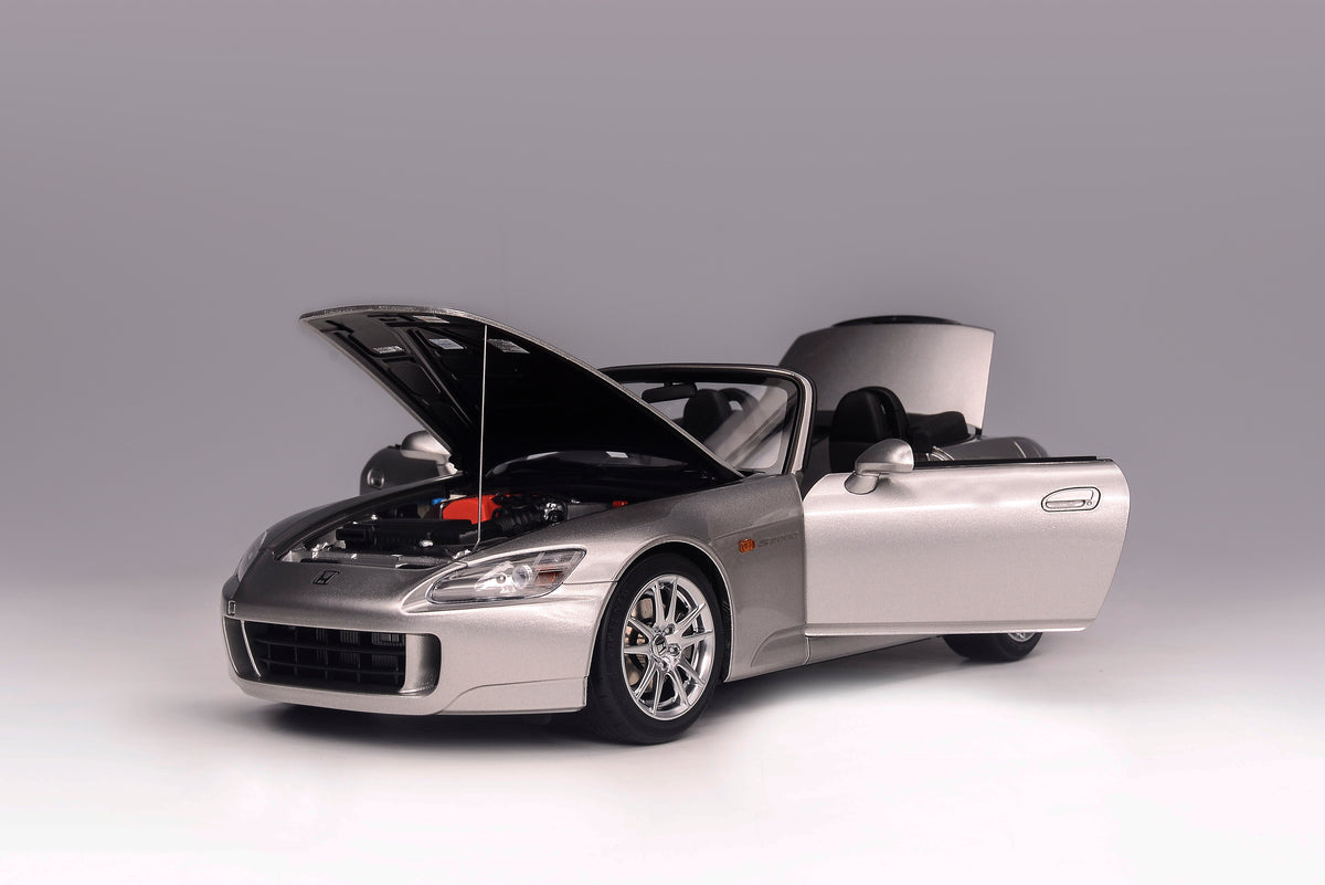 MOTORHELIX 1:18 Honda S2000 (AP2) - Silver