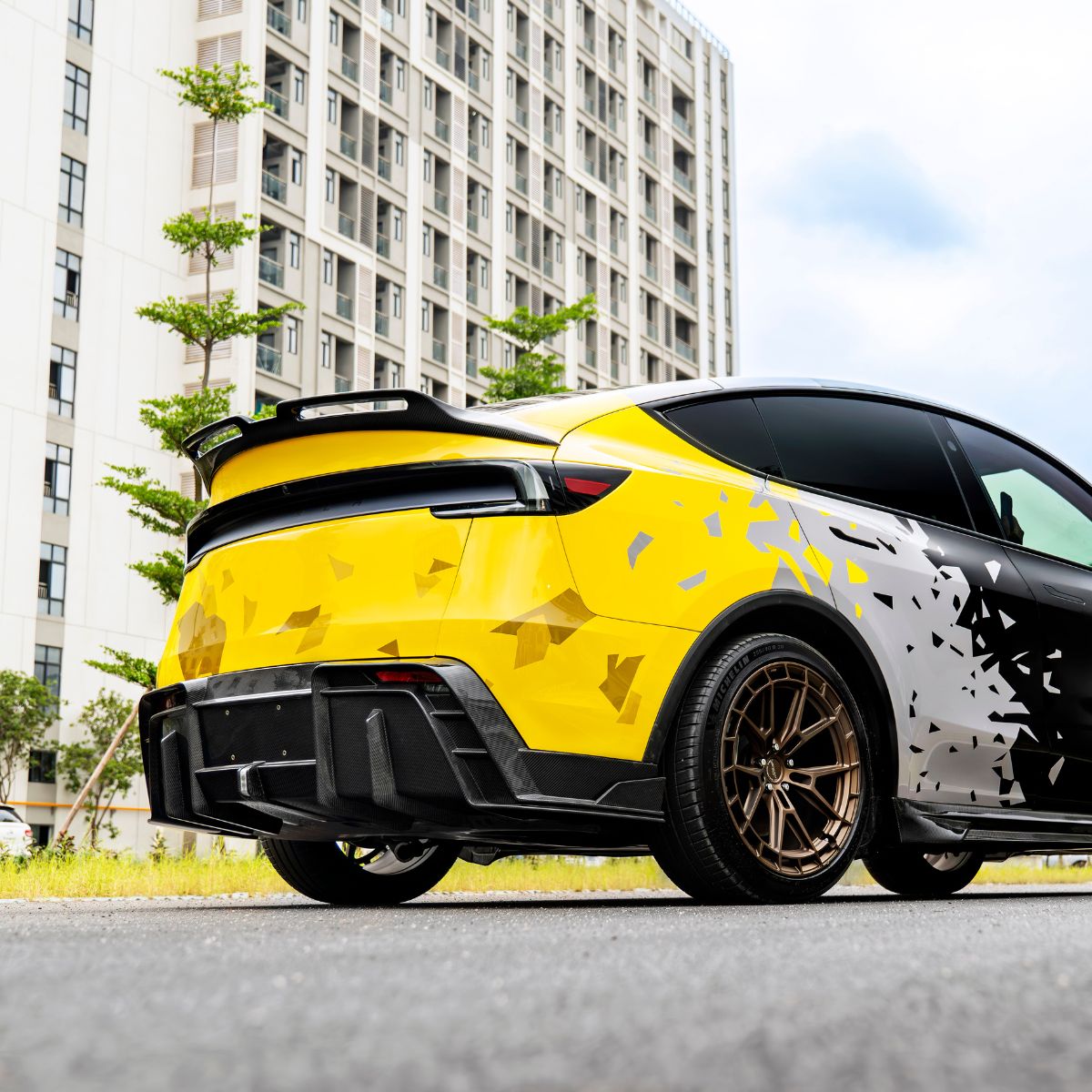 Track-Edition Carbon Fiber Rear Spoiler Wing for Model Y Juniper