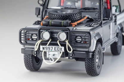 Kyosho 1:18 Land Rover Defender Movie Edition Corris Grey