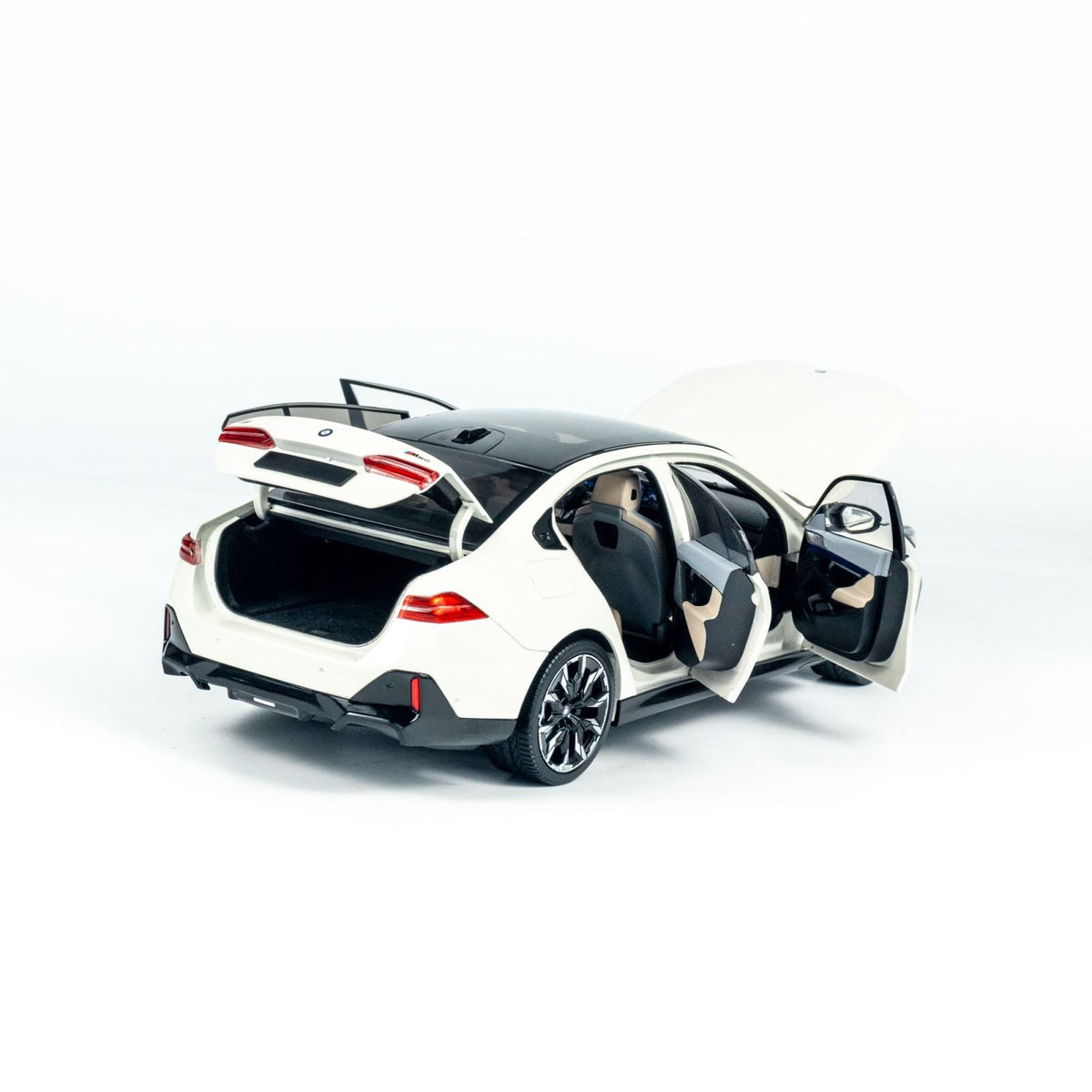 MINICHAMPS 1:18 BMW i5 - 2023 - WHITE METALLIC 110023402