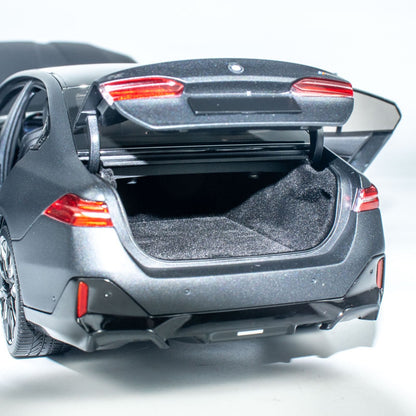 MINICHAMPS 1:18 BMW i5 - 2023 - Gray METALLIC 110023401