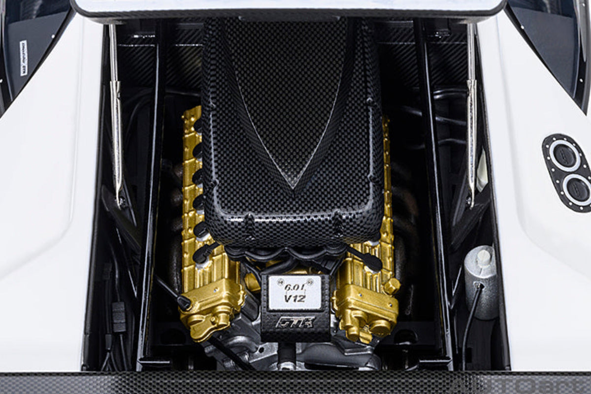 AUTOart 1:18 Lamborghini Diablo GT-R  - Impact White 79136