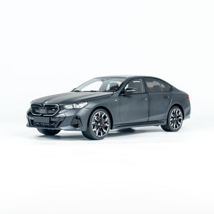 MINICHAMPS 1:18 BMW i5 - 2023 - Gray METALLIC 110023401