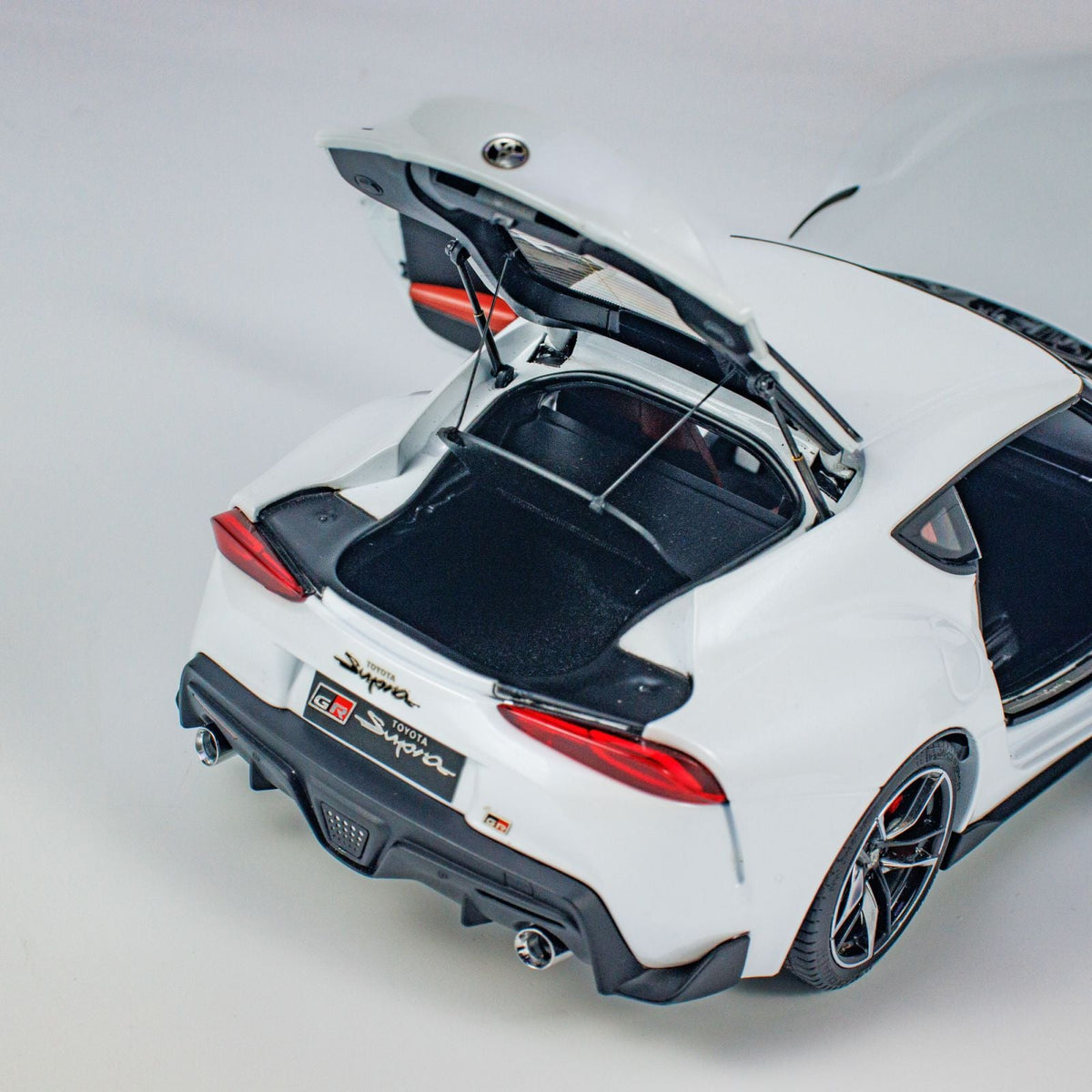 [Preorder] WELL 1:18 Toyota Supra A90 (2 Colors)