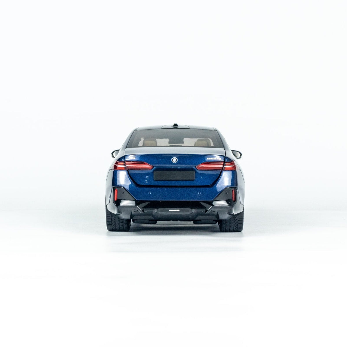 MINICHAMPS 1:18 BMW i5 - 2023 - BLUE METALLIC 110023400