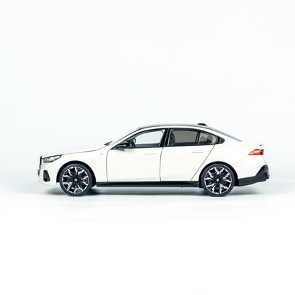 MINICHAMPS 1:18 BMW i5 - 2023 - WHITE METALLIC 110023402