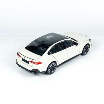 MINICHAMPS 1:18 BMW i5 - 2023 - WHITE METALLIC 110023402