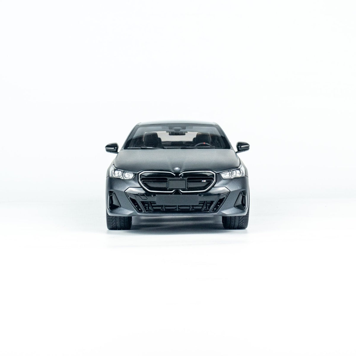 MINICHAMPS 1:18 BMW i5 - 2023 - Gray METALLIC 110023401