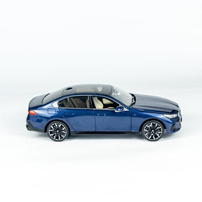 MINICHAMPS 1:18 BMW i5 - 2023 - BLUE METALLIC 110023400