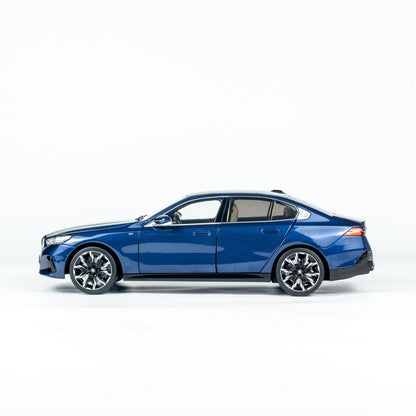 MINICHAMPS 1:18 BMW i5 - 2023 - BLUE METALLIC 110023400