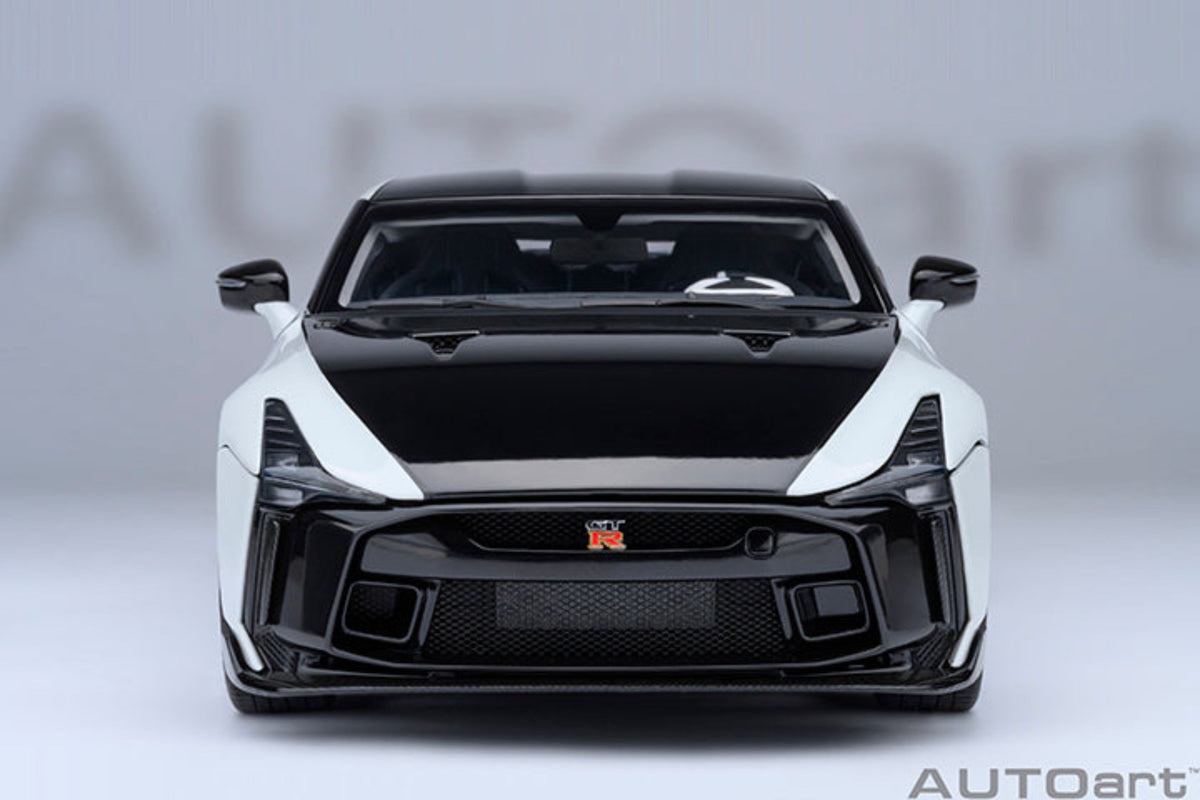 AUTOart 1:18 Nissan GT-R50 ITALDESIGN - Metallic White / Black 77511
