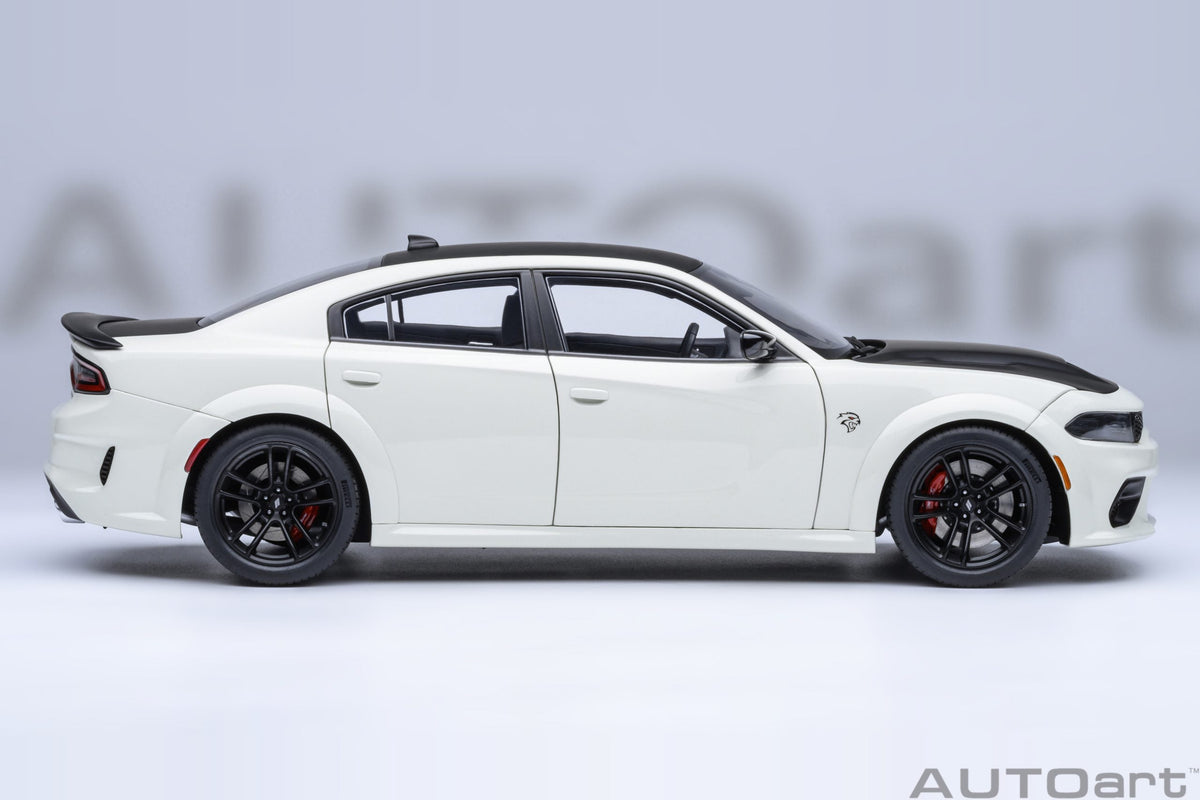AUTOart 1:18 Dodge Charger SRT Hellcat Redeye jailbreak Knuckle White 71751
