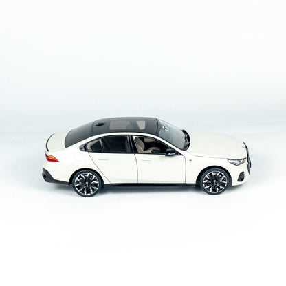 MINICHAMPS 1:18 BMW i5 - 2023 - WHITE METALLIC 110023402