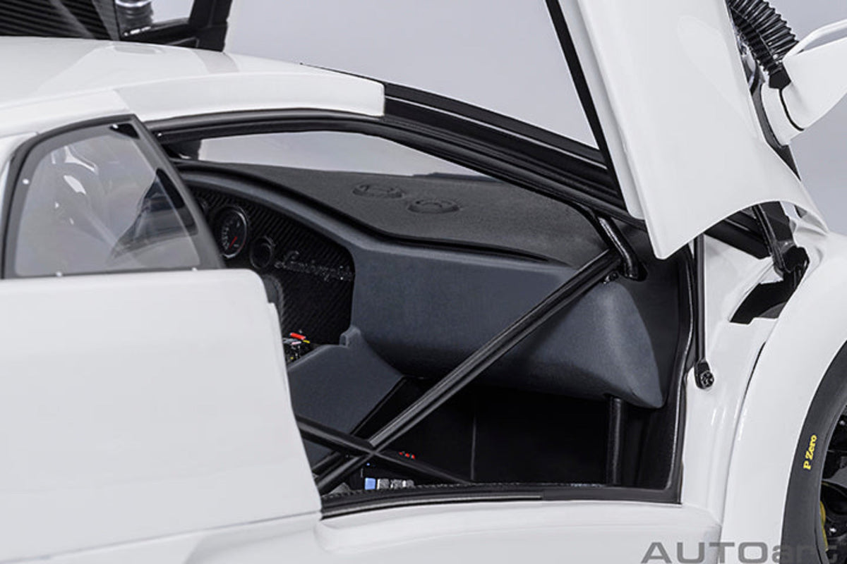 AUTOart 1:18 Lamborghini Diablo GT-R  - Impact White 79136