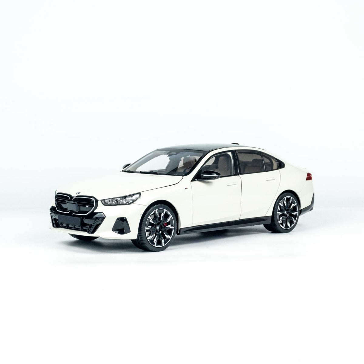 MINICHAMPS 1:18 BMW i5 - 2023 - WHITE METALLIC 110023402