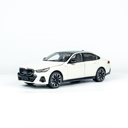 MINICHAMPS 1:18 BMW i5 - 2023 - WHITE METALLIC 110023402