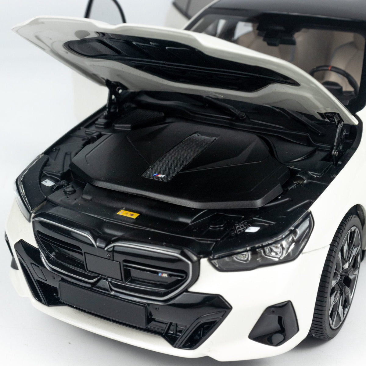 MINICHAMPS 1:18 BMW i5 - 2023 - WHITE METALLIC 110023402