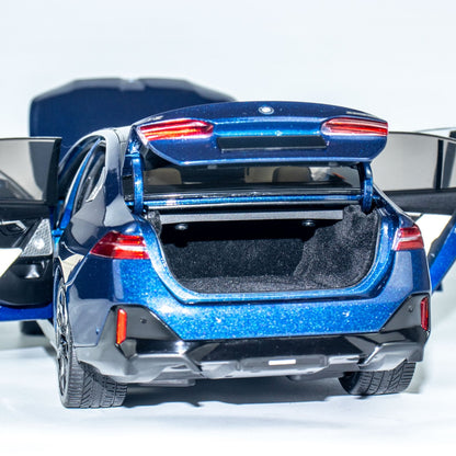 MINICHAMPS 1:18 BMW i5 - 2023 - BLUE METALLIC 110023400