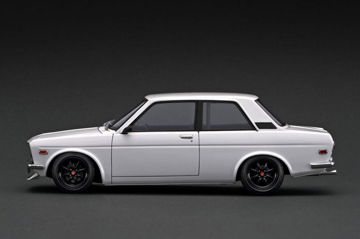[Preorder] Ignition Model 1:18 Datsun Bluebird (510) White With Mr. Yokoyama IG3303