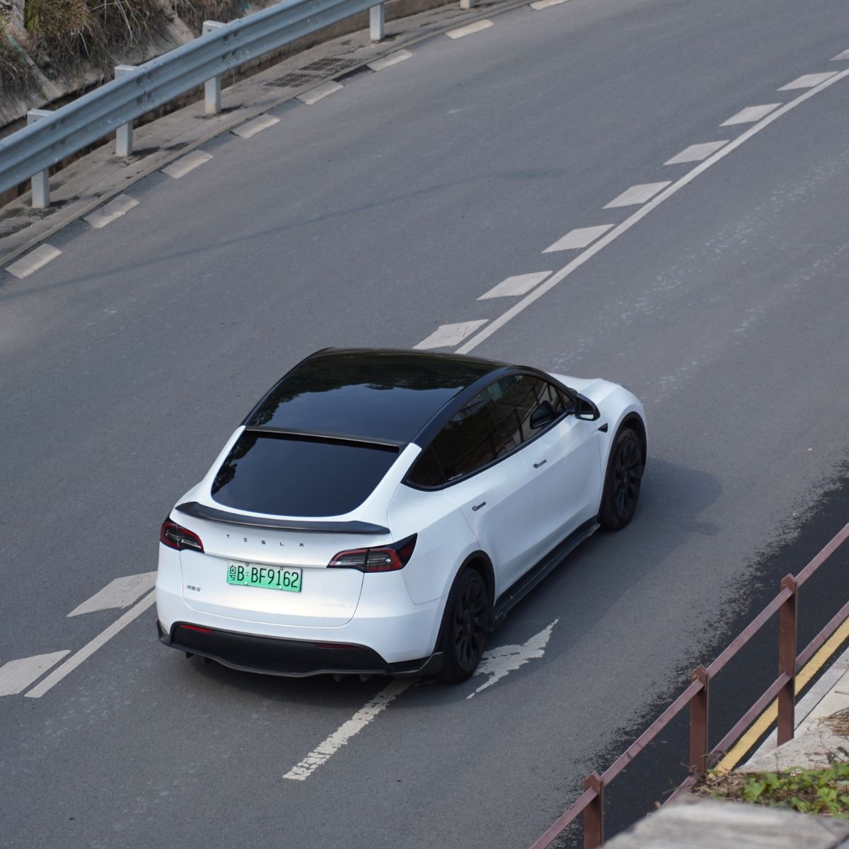 TESERY Model 3 / Y Carbon Fiber Spoiler | V-Style